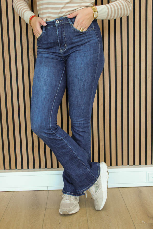 Hello_miss_flared_jeans_donkerblauw-0024_big_image