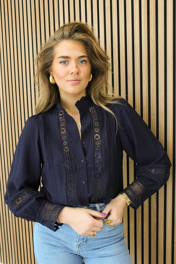 Blouse_met_broderie_marine_-_Nelly-5057_big_image-1