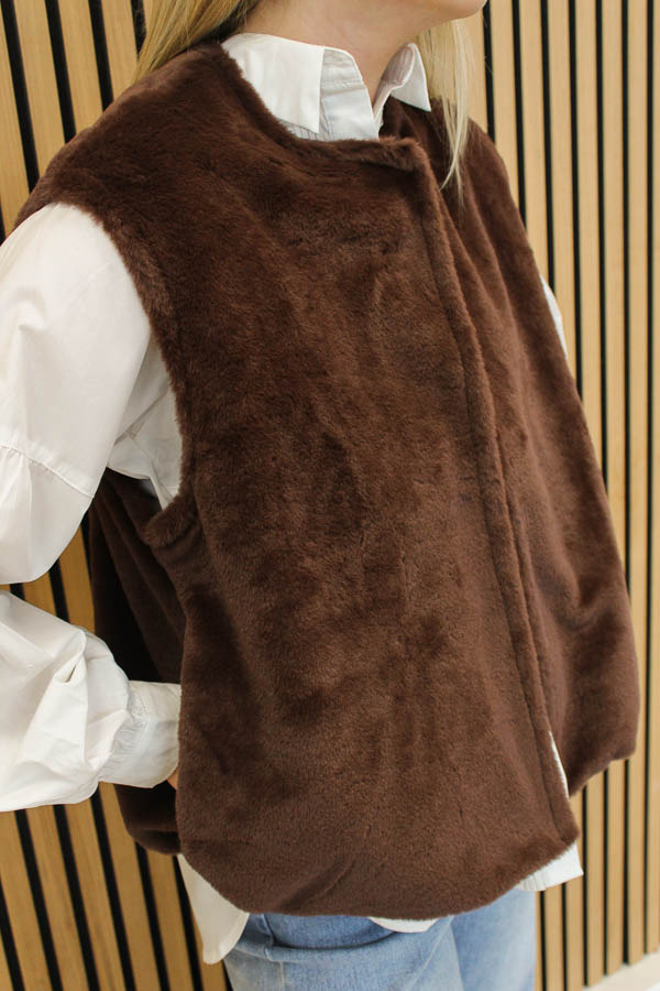 Teddy_gilet_bruin_-_Lieke_1-2_big_image