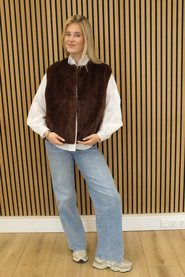 Teddy_gilet_bruin_-_Lieke_2-2_big_image