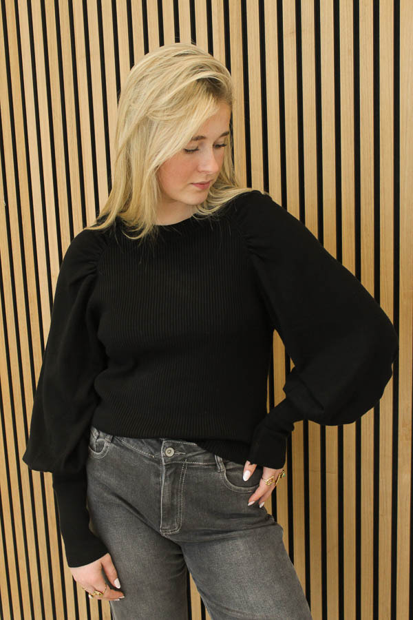 Trui_pofmouw_zwart_-_Suze_1-2_big_image-1