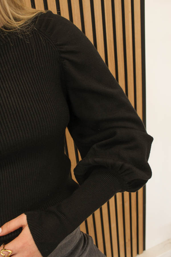 Trui_pofmouw_zwart_-_Suze_2-2_big_image-1