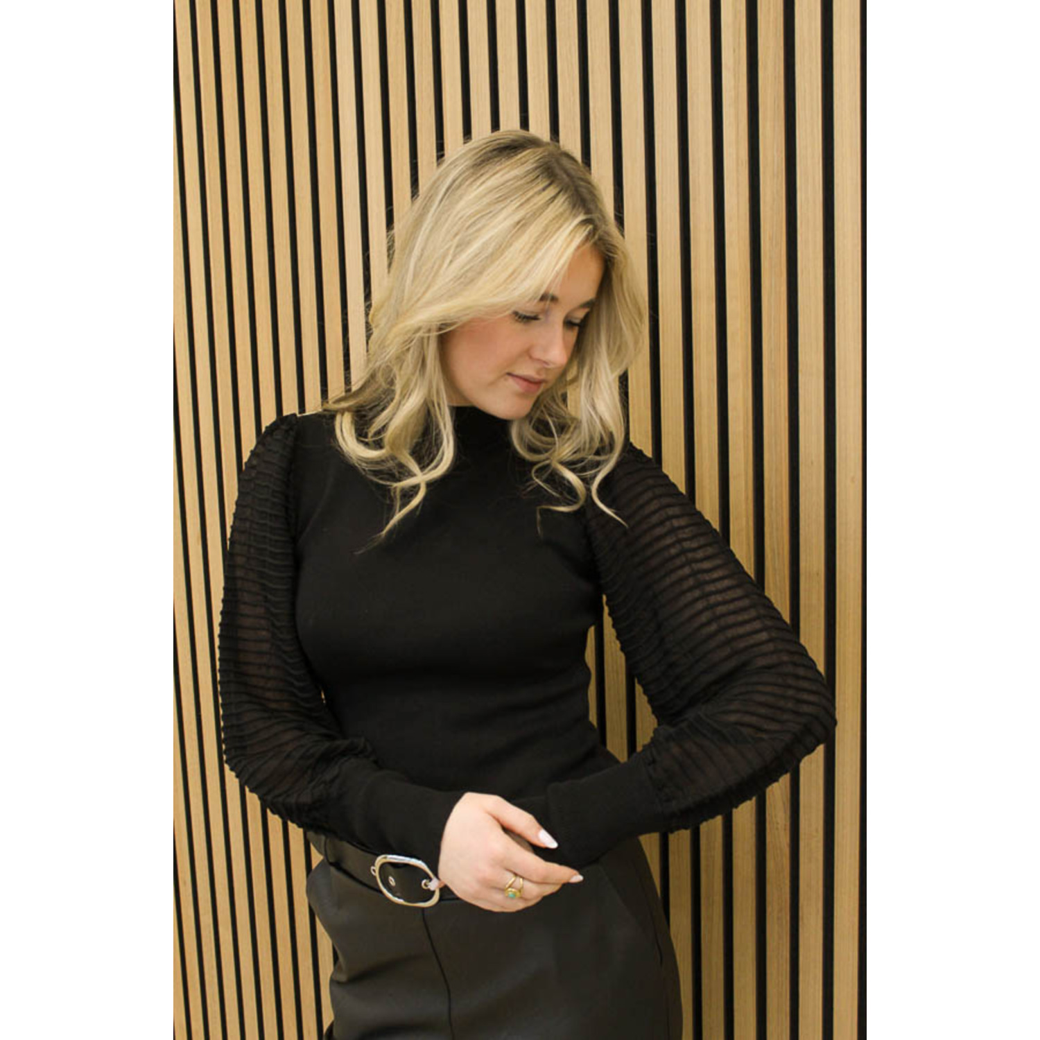 Trui_pofmouw_zwart_-_Jara-2_big_image